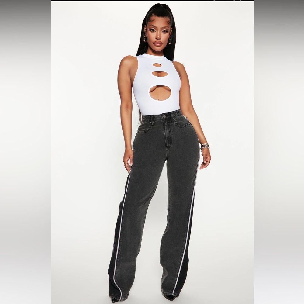 BNWT Fashion Nova zip up sides Black Jeans. Size 9